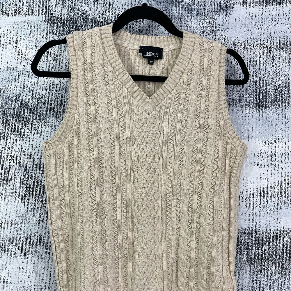 BEIGE SLEEVELESS KNIT VEST SIZE SMALL